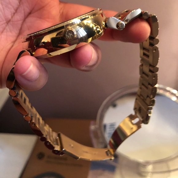 Sofie Pave Micheal Kors smartwatch - Picture 5 of 5